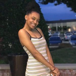 Meet your Posher, Leandra